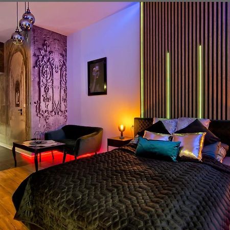 Apartament Czarny Z Jacuzzi Krasków Eksteriør bilde