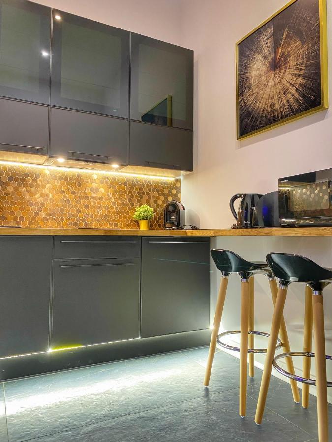 Apartament Czarny Z Jacuzzi Krasków Eksteriør bilde