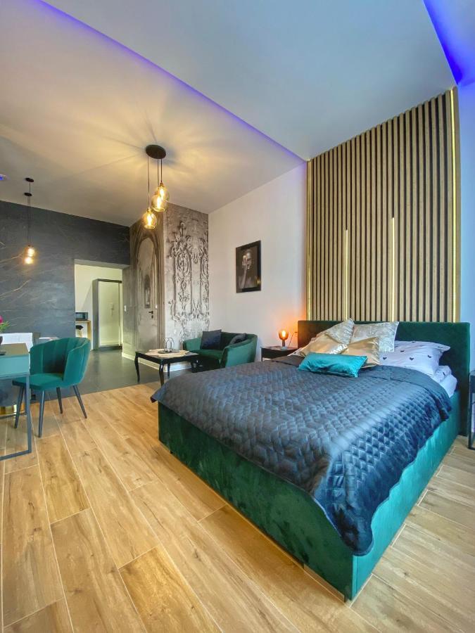 Apartament Czarny Z Jacuzzi Krasków Eksteriør bilde