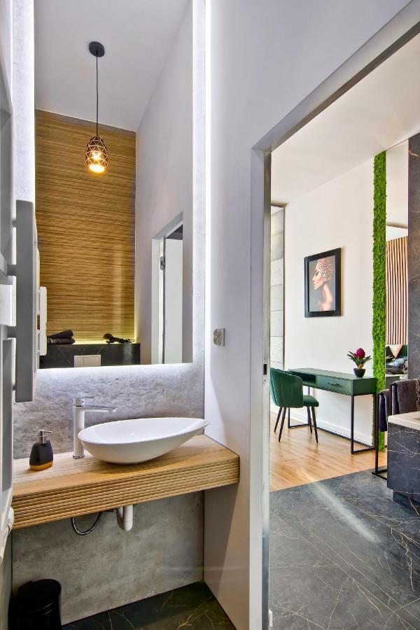 Apartament Czarny Z Jacuzzi Krasków Eksteriør bilde