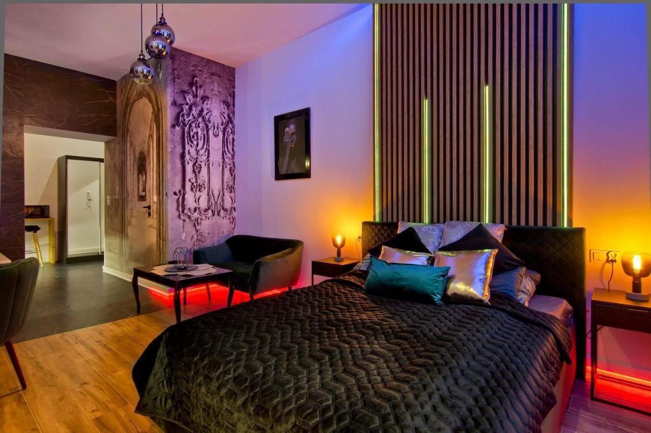 Apartament Czarny Z Jacuzzi Krasków Eksteriør bilde
