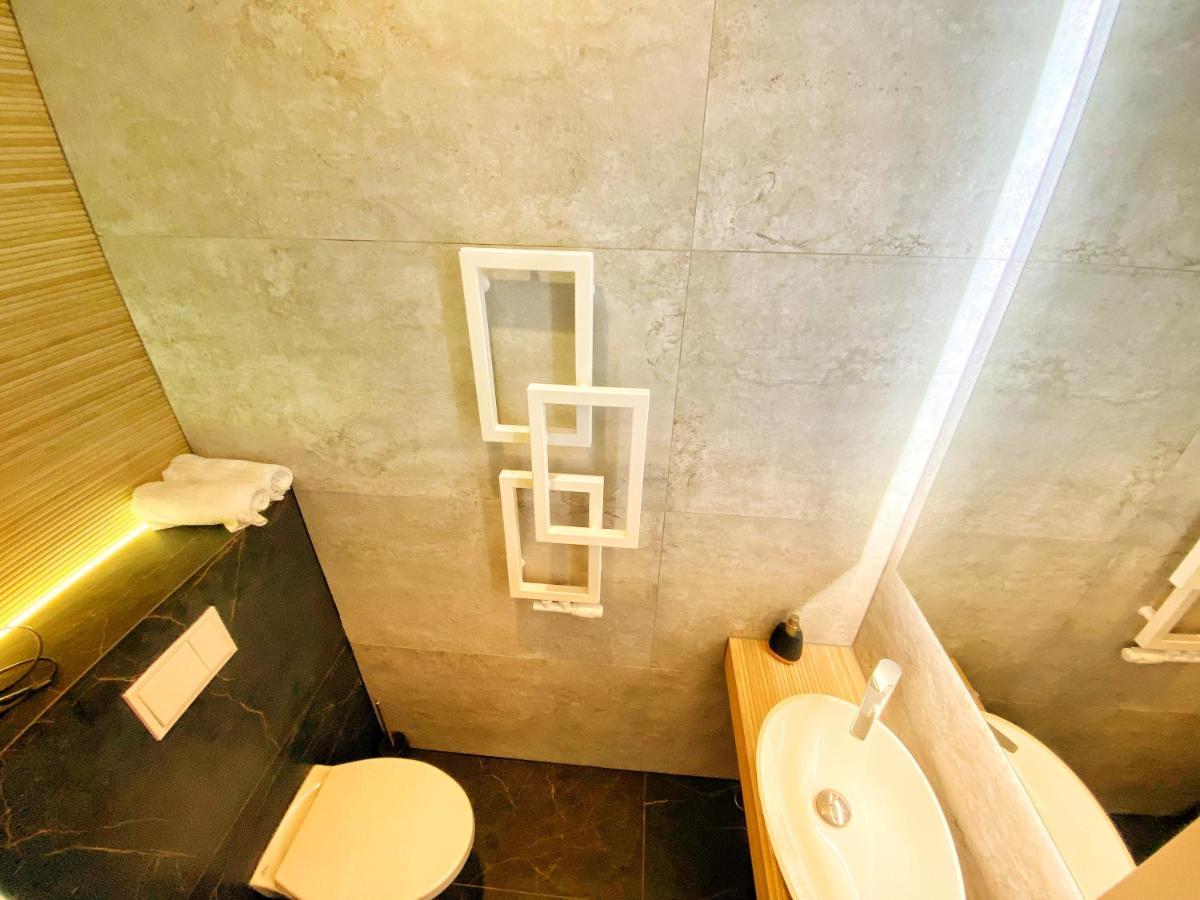 Apartament Czarny Z Jacuzzi Krasków Eksteriør bilde